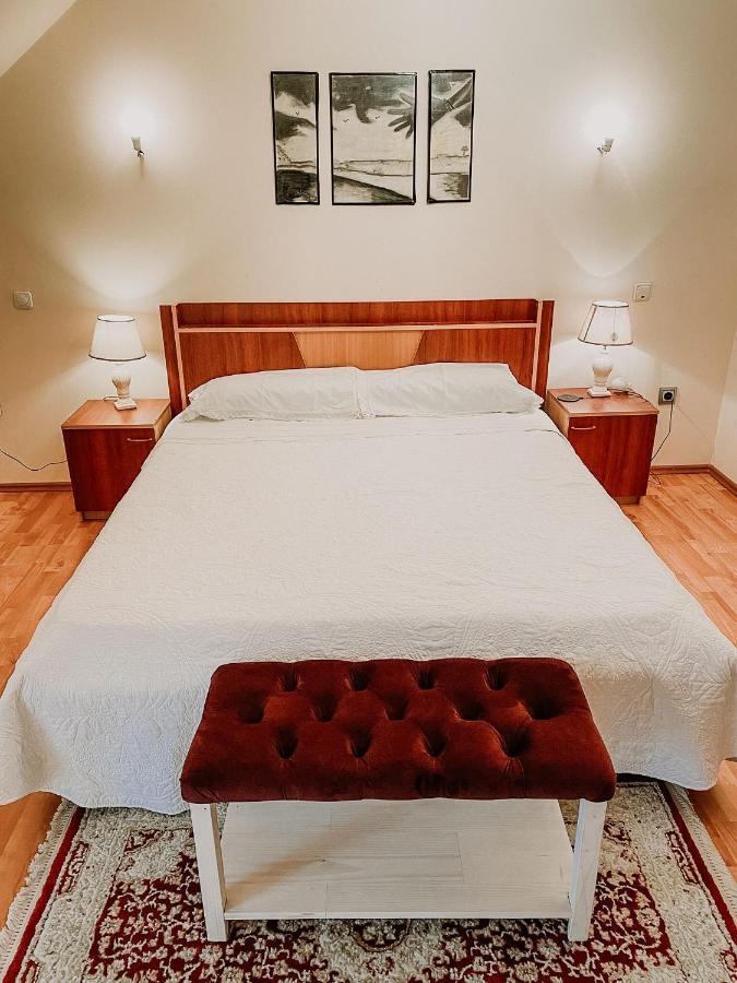 Cosy Bedroom For 2 With Balcony In A Family Villa Turnu Magurele Bagian luar foto