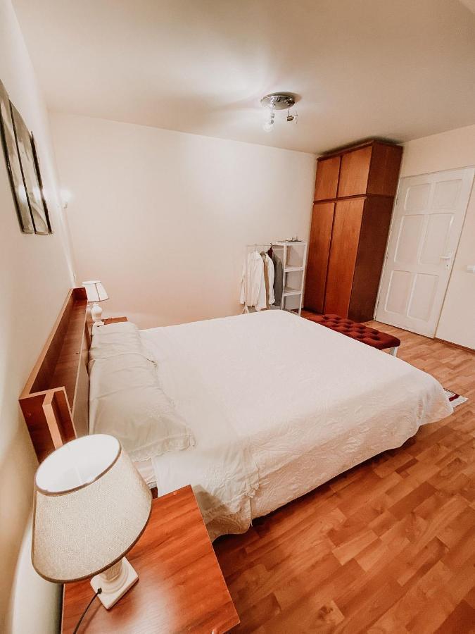 Cosy Bedroom For 2 With Balcony In A Family Villa Turnu Magurele Bagian luar foto
