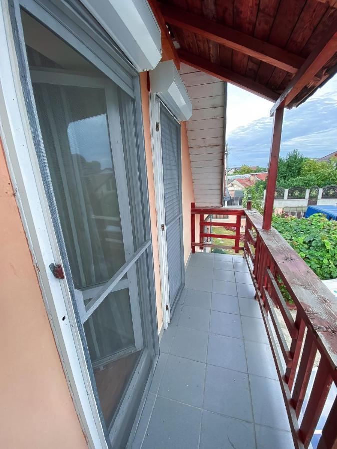 Cosy Bedroom For 2 With Balcony In A Family Villa Turnu Magurele Bagian luar foto