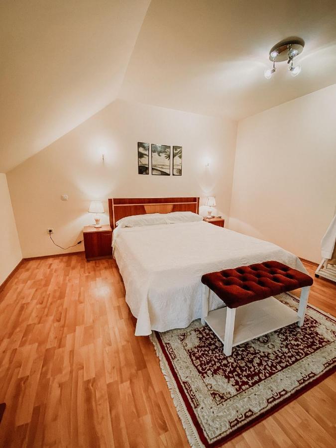 Cosy Bedroom For 2 With Balcony In A Family Villa Turnu Magurele Bagian luar foto