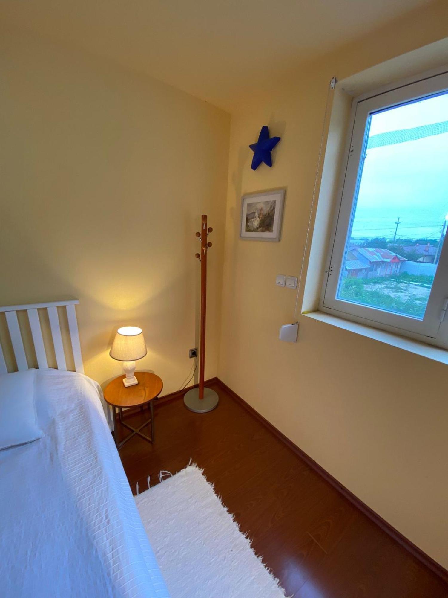 Cosy Bedroom For 2 With Balcony In A Family Villa Turnu Magurele Bagian luar foto