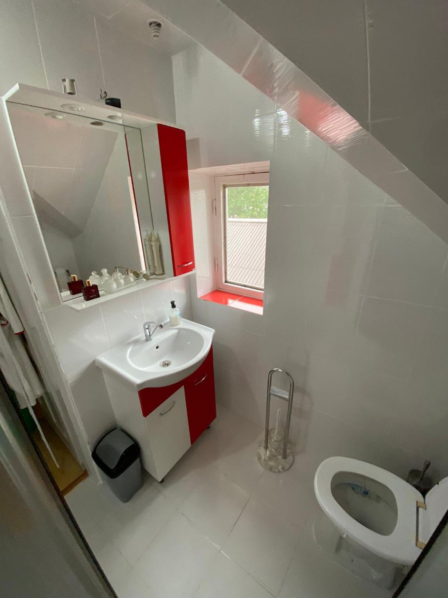 Cosy Bedroom For 2 With Balcony In A Family Villa Turnu Magurele Bagian luar foto
