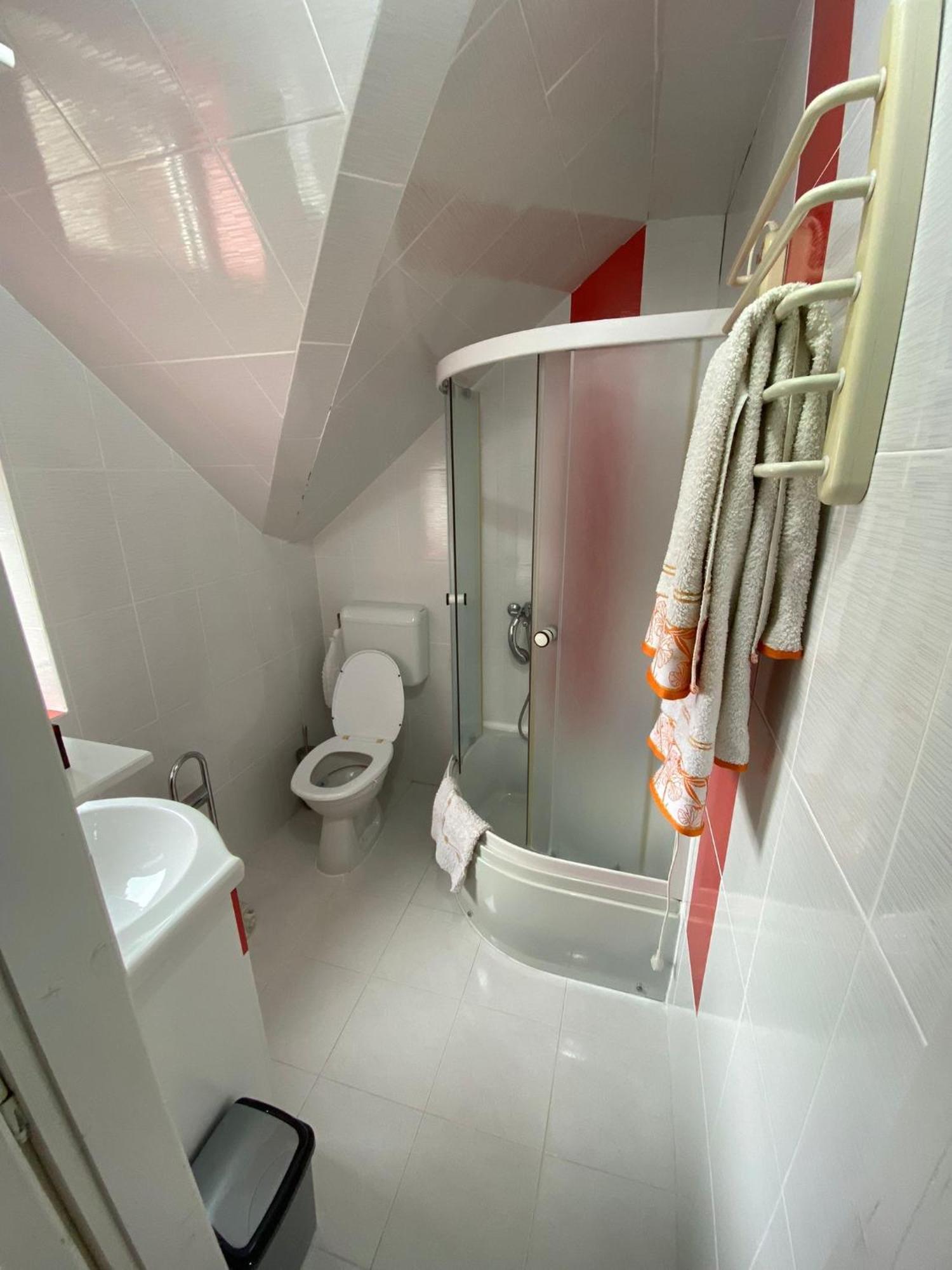 Cosy Bedroom For 2 With Balcony In A Family Villa Turnu Magurele Bagian luar foto